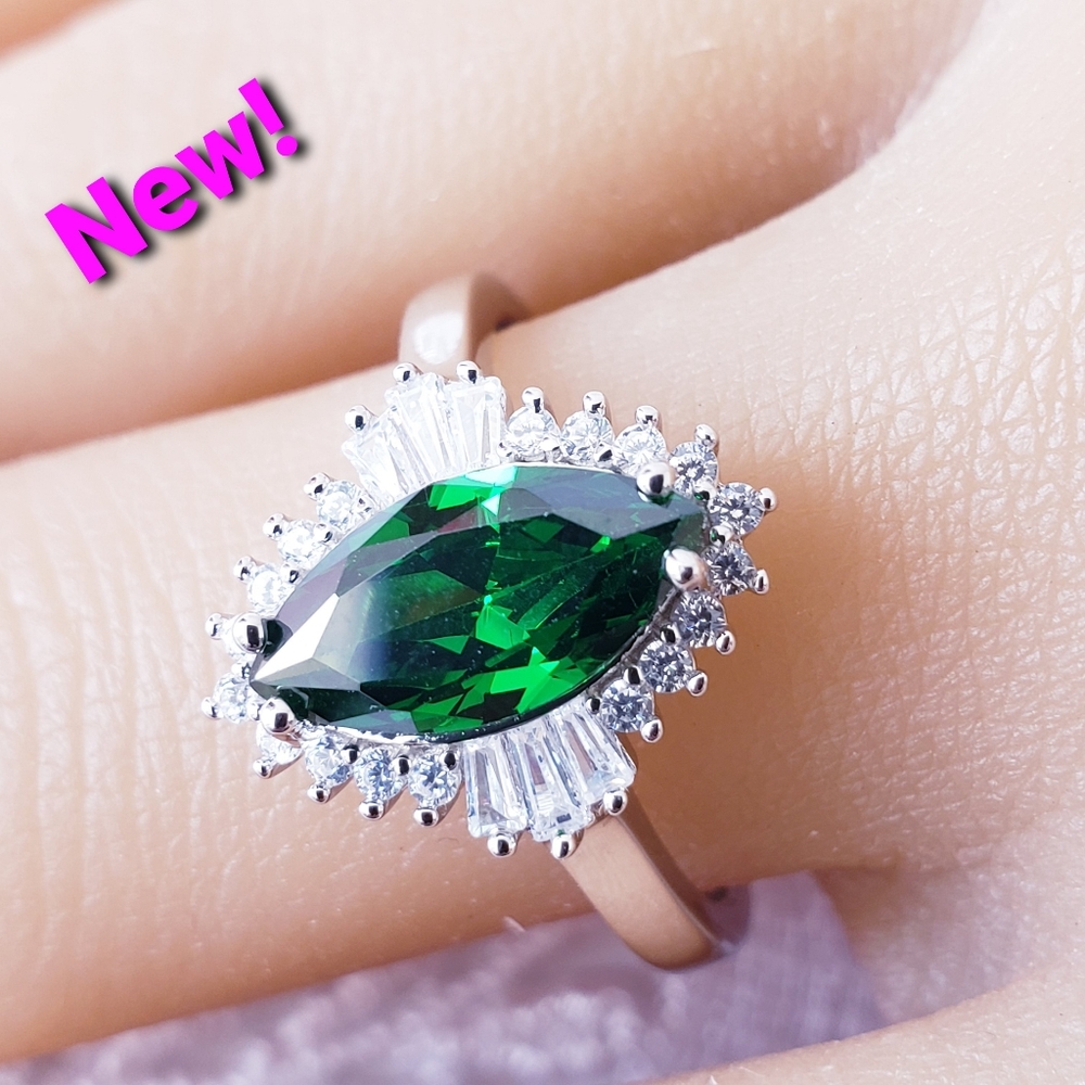 ❤️New! Sterling Silver 925 Green & White CZ Ring 🤍Size 8
